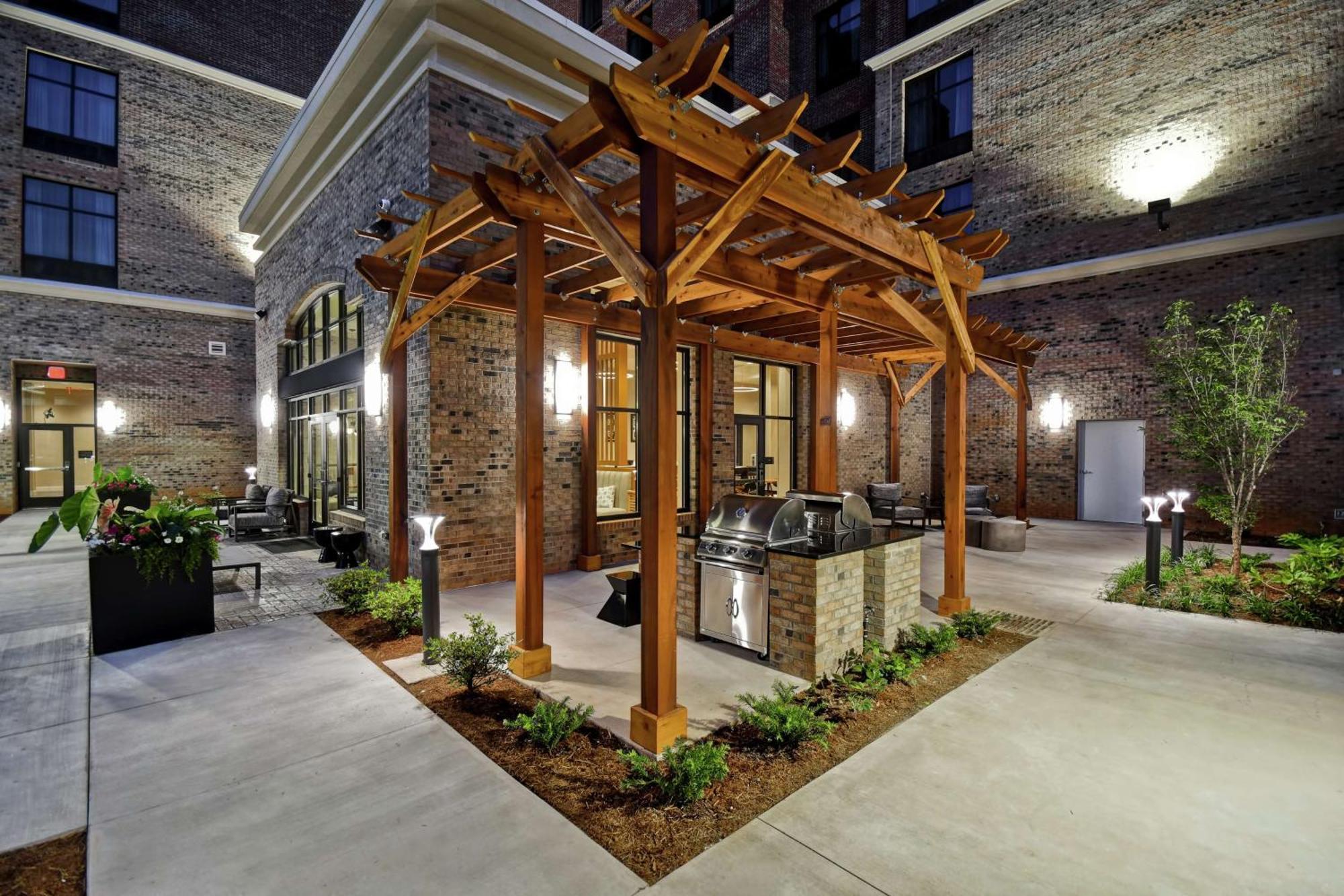 Hotel Homewood By Hilton Downtown