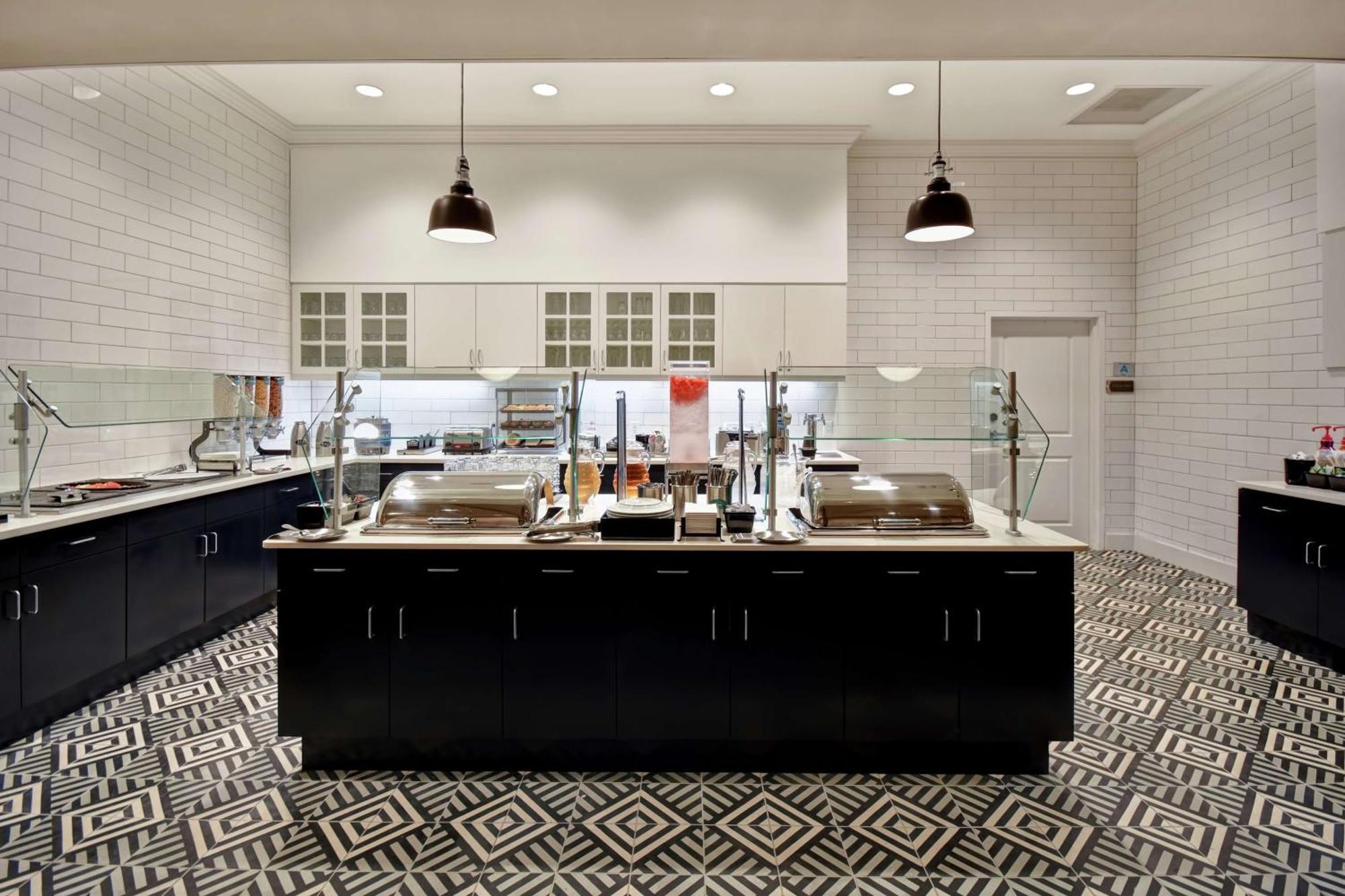 Hotel Homewood By Hilton Downtown